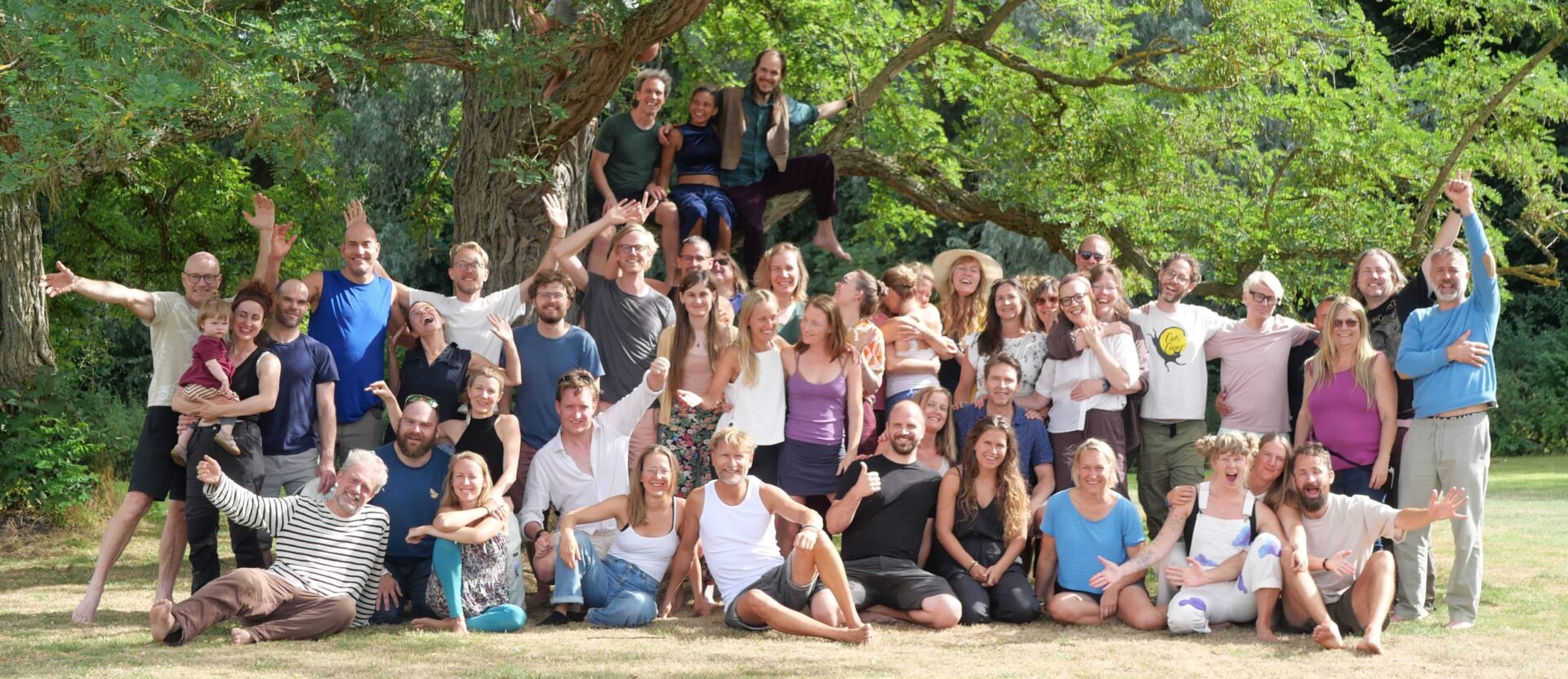 All participants and facilitators of Nära Summer Festival 2026 gathered for a group photo on the lawn at Sunnanå
